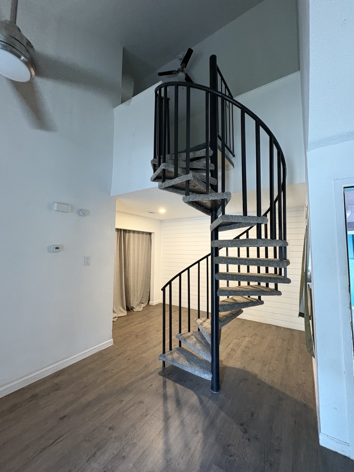 Spiral stair rail repair